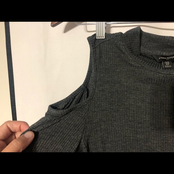 Banana Republic cold shoulder long sleeve - Picture 3 of 3